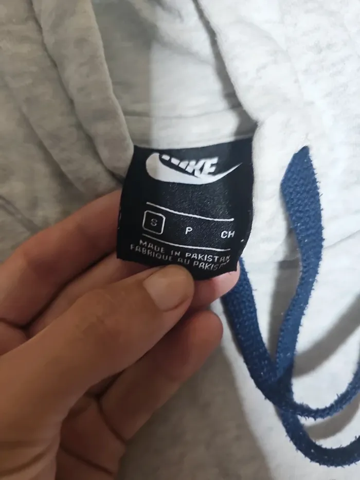 Sweat nike à capuche - photo numéro 2
