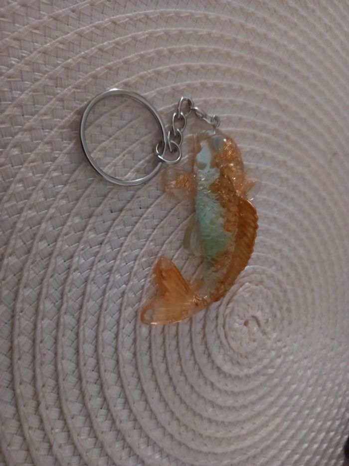 Porte clé carpe koi résine epoxy - photo numéro 2