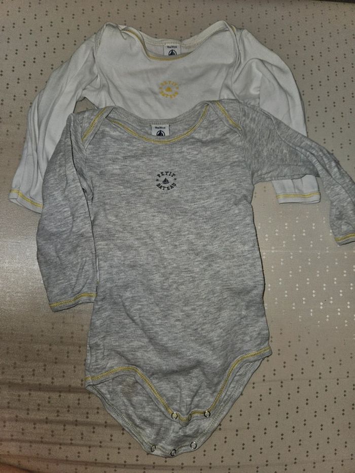 Lot 2 body ML petit bateau 18mois