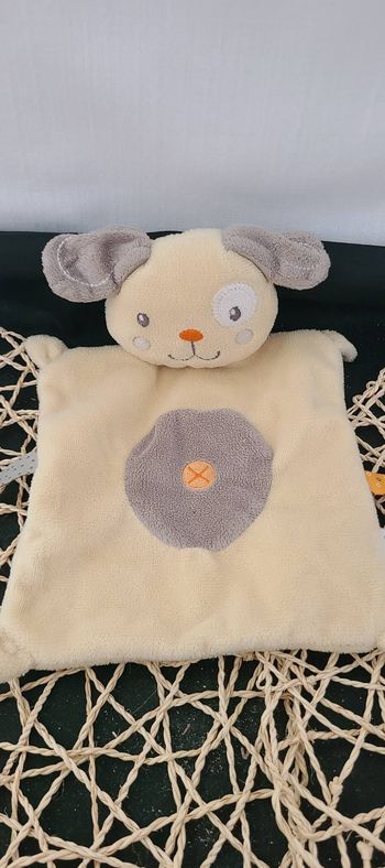 Doudou plat chien jaune rond gris croix orange Nicotoy