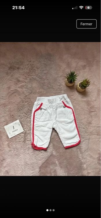 Pantalon bébé 1 mois 🤍 blanc avec détails rouges – chic & confortable