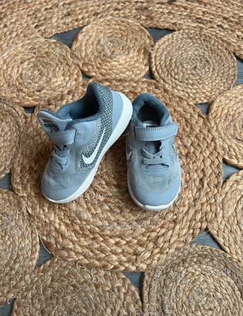 Baskets Nike pointure 23.5