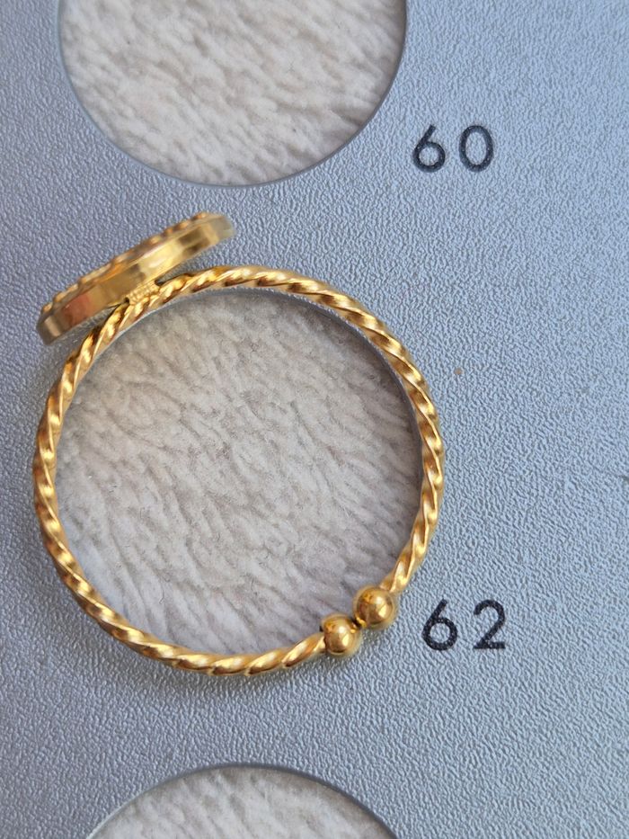 Bague dorée ronde en acier inoxydable - photo numéro 3