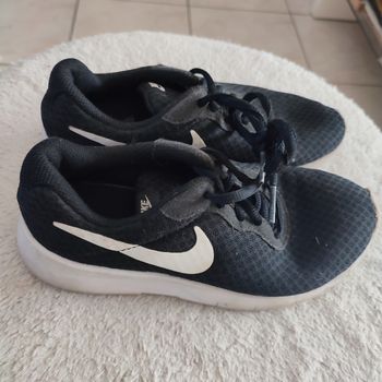 Basket Nike fille noire 34