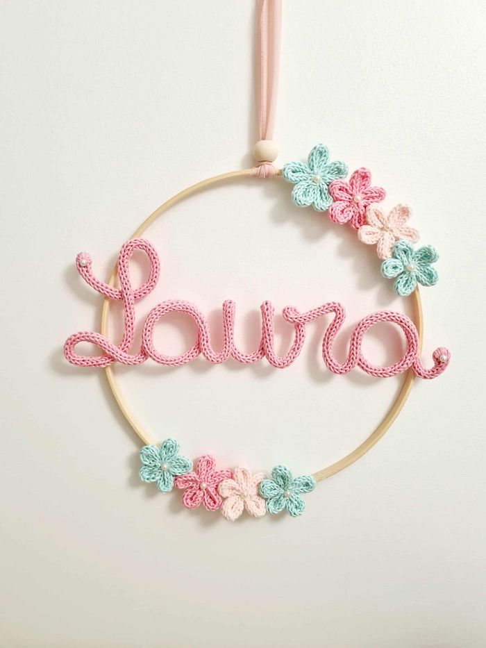 Décoration chambre Prenom en tricotin Laura