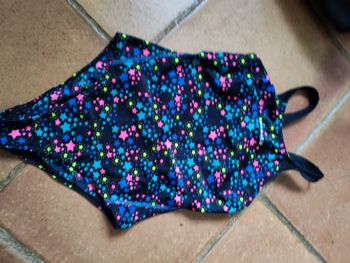 Maillot de bain 1 pièce Nabaiji noir à étoiles fluo 8-9 ans Décathlon