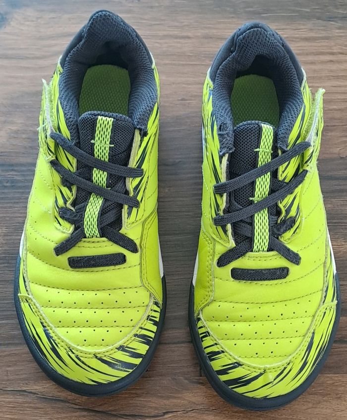 Chaussures de futsal enfants vertes et noires Eskudo 500 Kipsta taille 33 - photo numéro 3