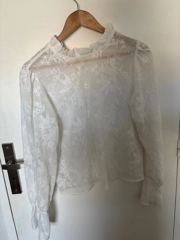 Blouse en dentelle blanche