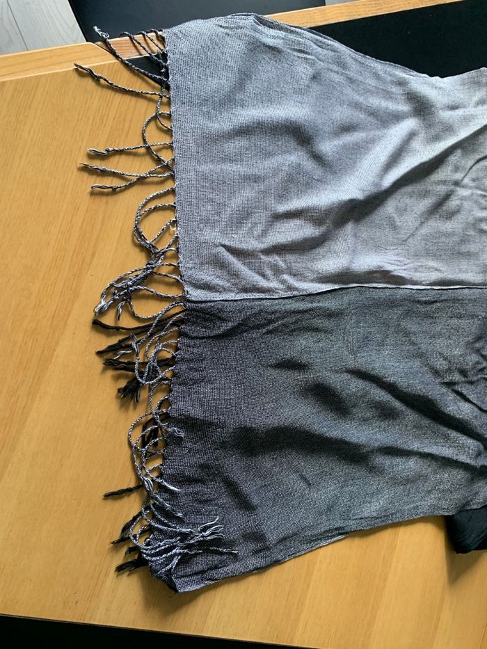 Écharpe grise et noir Homme - photo numéro 3