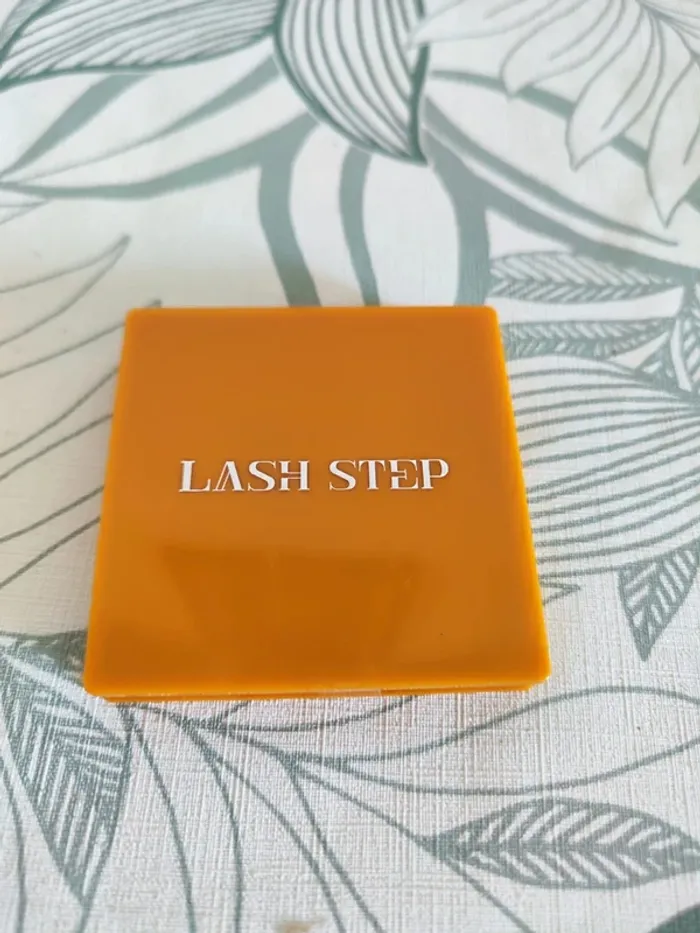 Lash step bronzée 9 teintes universelles à utiliser 12 mois après ouverture
