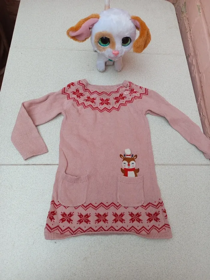 Robe avec des imprimé de Noël excellent etat taille 18mois
