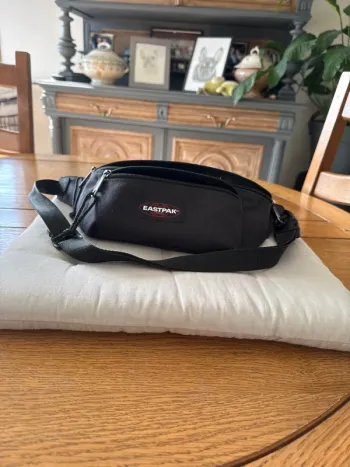 Sac banane Eastpak noir