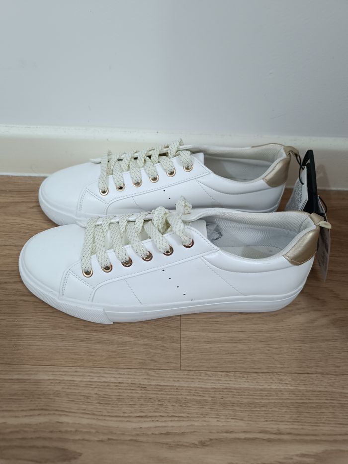 Basket femme neuf avec étiquette (25€