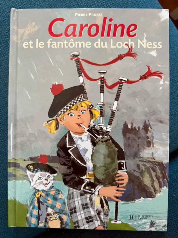 Livre rare Caroline et ses amis - Hachette - et le fantôme du Loch Ness