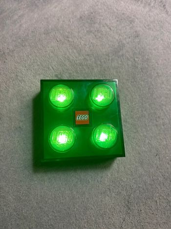 Lampe murale ou à poser verte Lego brique 2X2 en 3D fonctionne