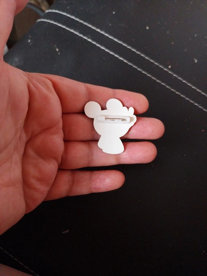 Broche en acrylique disney mickey - photo numéro 2