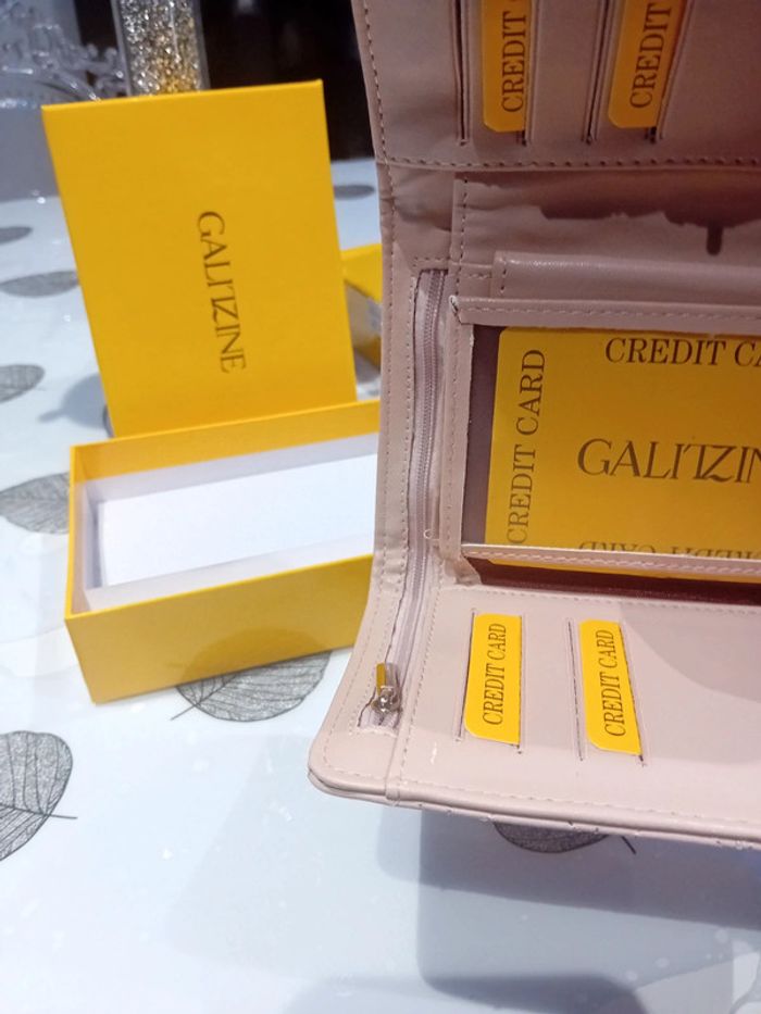 Porte feuille de la marque galitzine - photo numéro 6