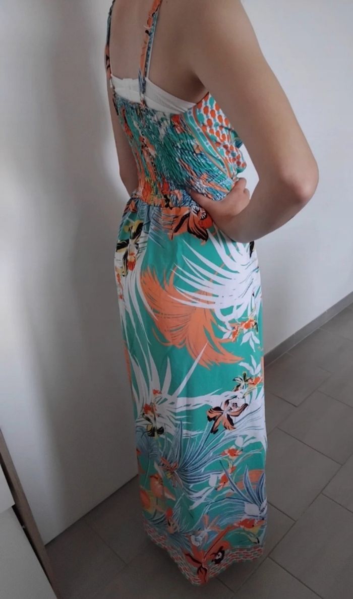 Jolie robe taille 36/38 - photo numéro 2