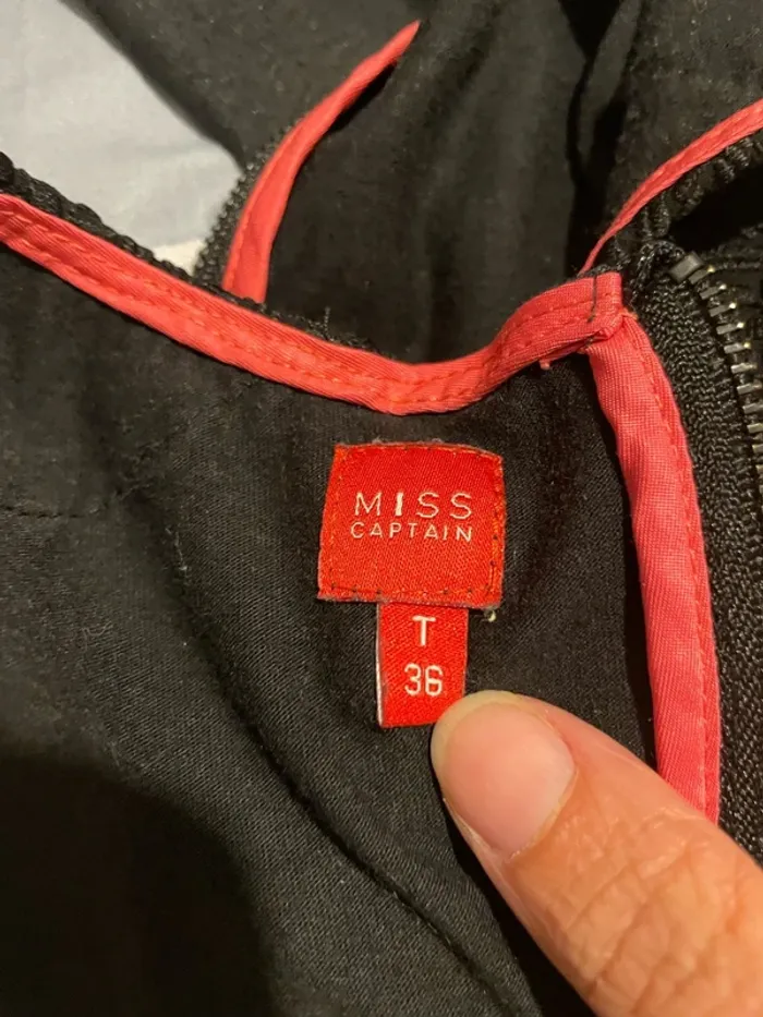 Robe Miss Captain taille 36 manches longues noir motifs rose - photo numéro 6