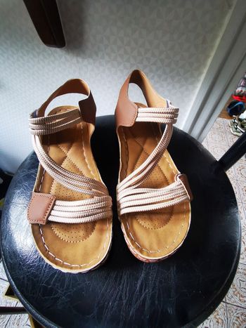 Sandales legeres neuves 38