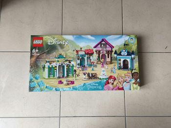 LEGO Disney 43246 : Les aventures des princesses Disney au marché.