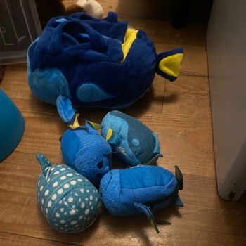 Poisson avec ses bébés poissons tissus