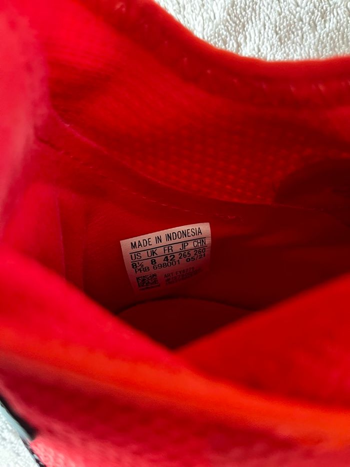 Crampons Adidas Predator taille 42 + Protège-tibias Adidas Tiro - Comme neufs - photo numéro 8