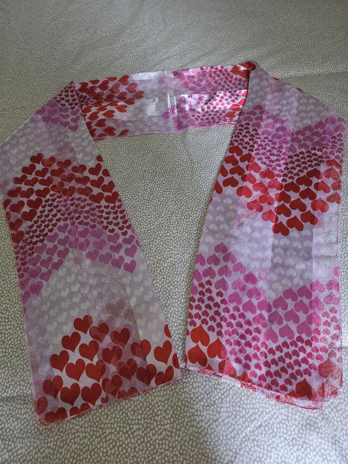 Foulard neuf - photo numéro 2