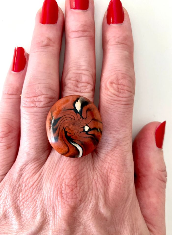 Bague ronde style baroque fait main marron et blanc cassé + noir - taille 54