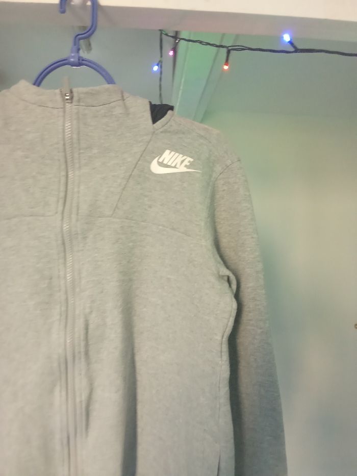 Veste NIKE taille M couleur gris et noir - photo numéro 2