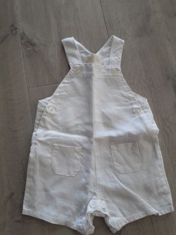 Salopette blanche  d'été en lin. 3 mois