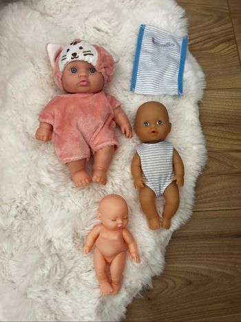 Bébé poupon en plastique