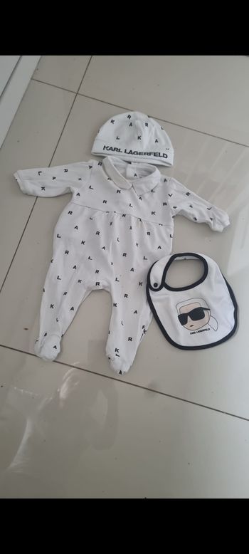 Ensenble pyjama bébé karl lagerfeld taille 3 mois