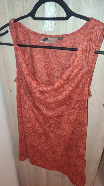 T-shirt fleuri orange léger