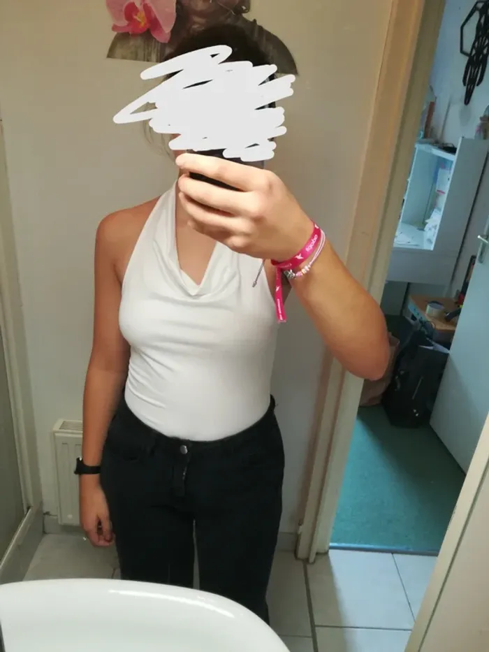 Magnifique top blanc dos nu, attache dorée dans le dos, taille XXS, neuf avec étiquette - photo numéro 2