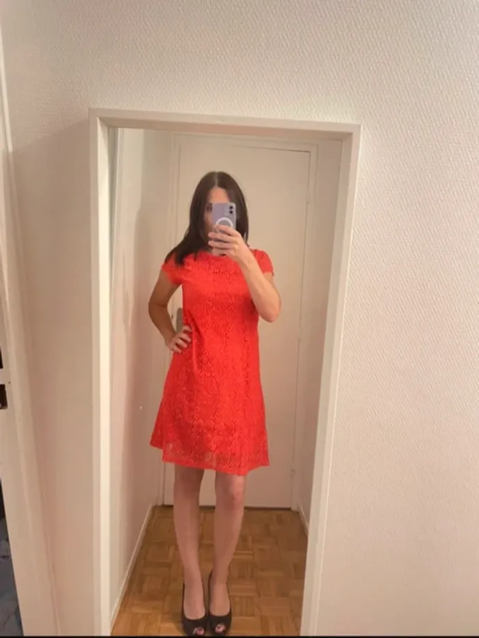 Robe d’été ou événement taille 4 dentelle corail Manoukian neuve