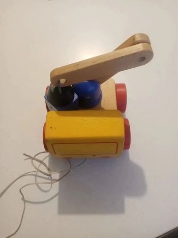 Camion en bois aimanté (197)