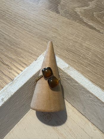 Bague dorée et marron