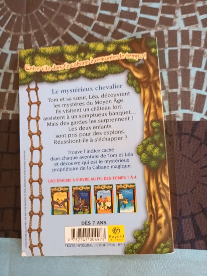 Livre le mystérieux chevalier - photo numéro 3