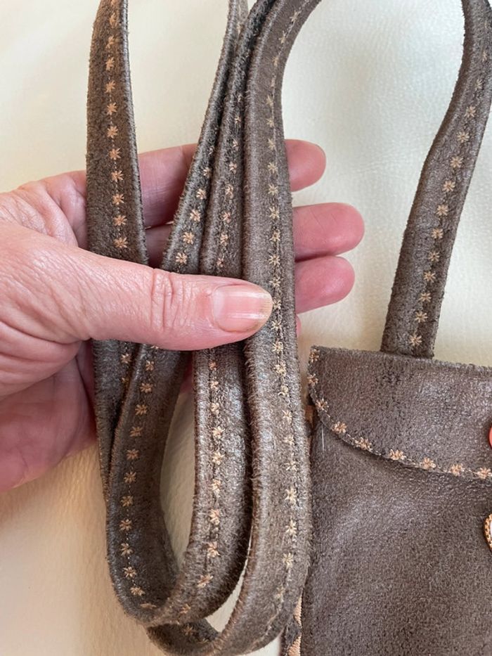 Joli pochette sac bandoulière pour 📞 portable neuve en suédine marron - photo numéro 15