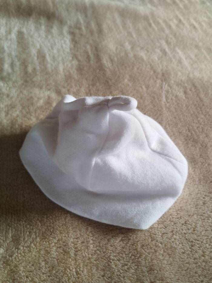 Bonnet et petits chaussons - photo numéro 2