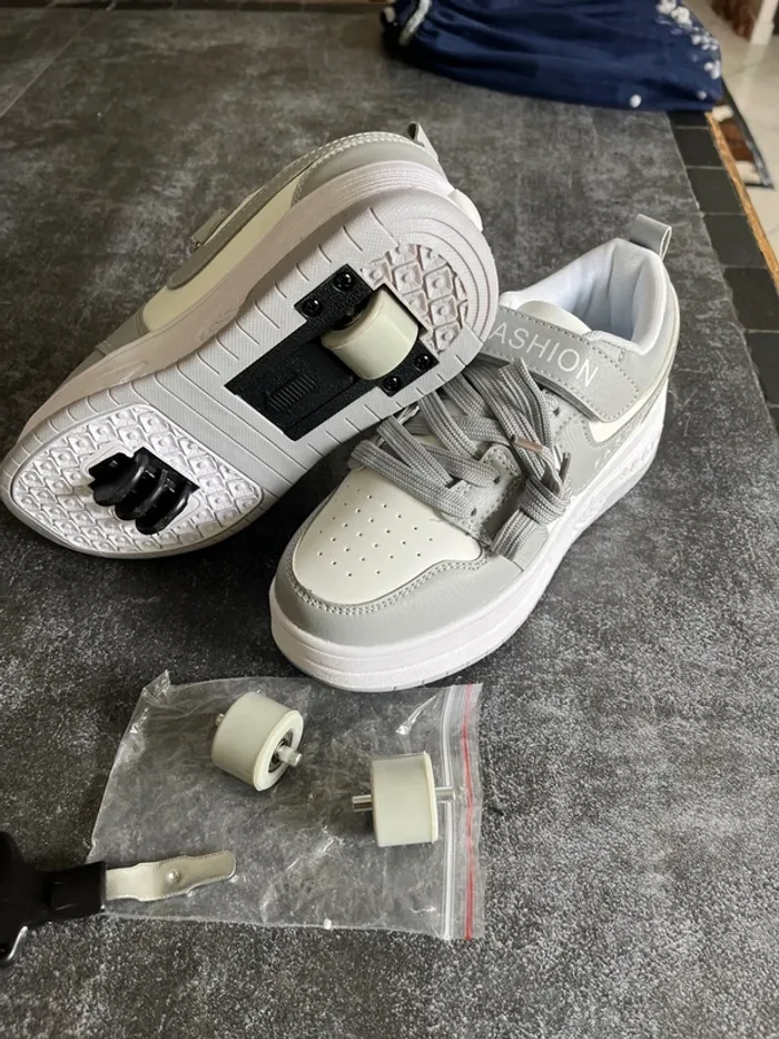 Chaussures roller blanc gris 36 neuf