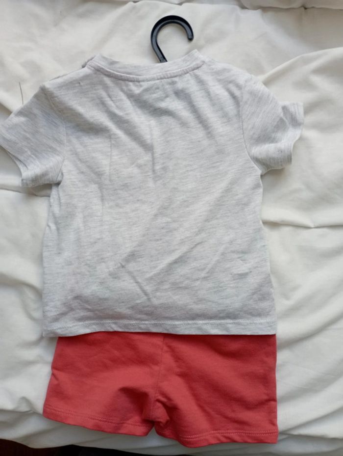 Ensemble short rose et TS manches courtes gris 12 mois TEX neuf 10€ - photo numéro 3