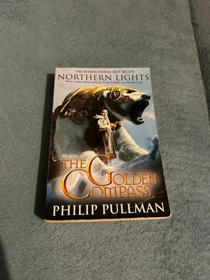 Livre roman en anglais The golden compass Philip Pullman international best-seller
