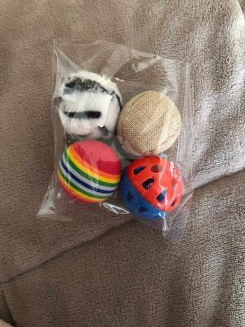 Boules pour chat neuves
