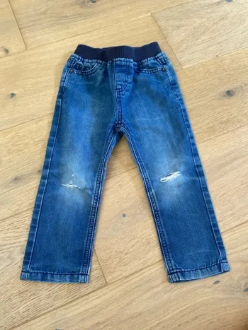 Jean effet délavé et troué 3 ans