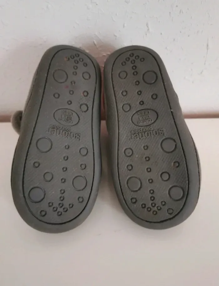 Jolie paire de chausson marque Isotoner pointure 20 en parfait état - photo numéro 4