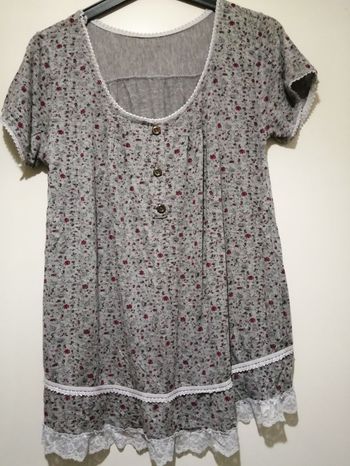 Tee shirt imprimé fleuri gris. Taille M.