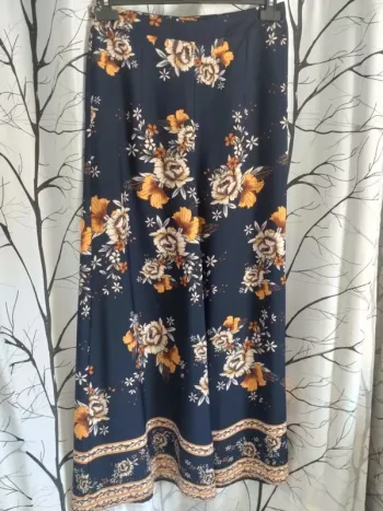 Joli pantalon fluide large à fleurs neuf taille M