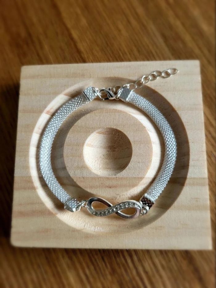 Bracelet infini argenté strass – bijou fantaisie symbole amour éternel – chaîne femme chic réglable - photo numéro 3